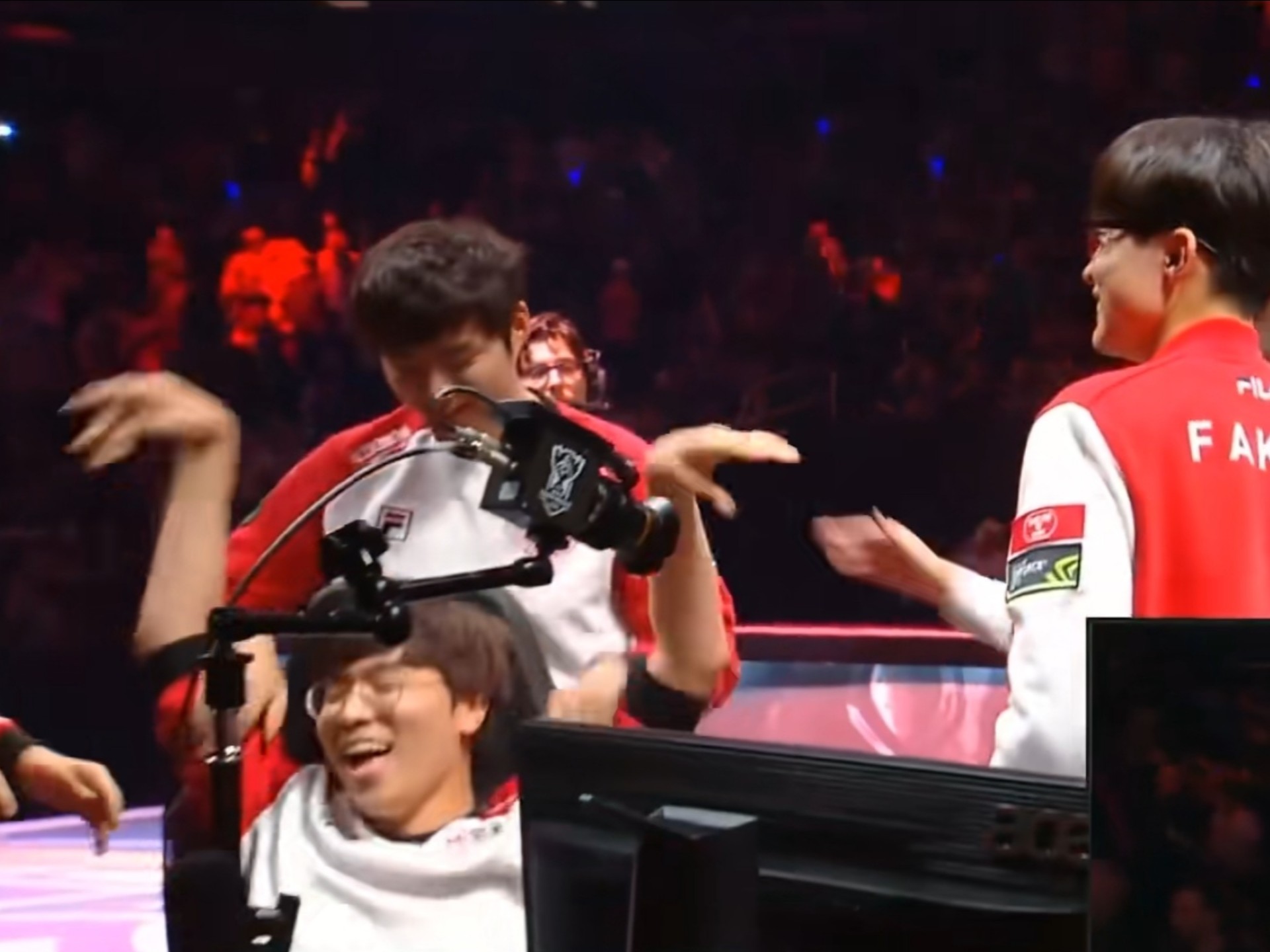 T1横扫JDG，Faker打出惊人五杀小组赛2:1（柏林）