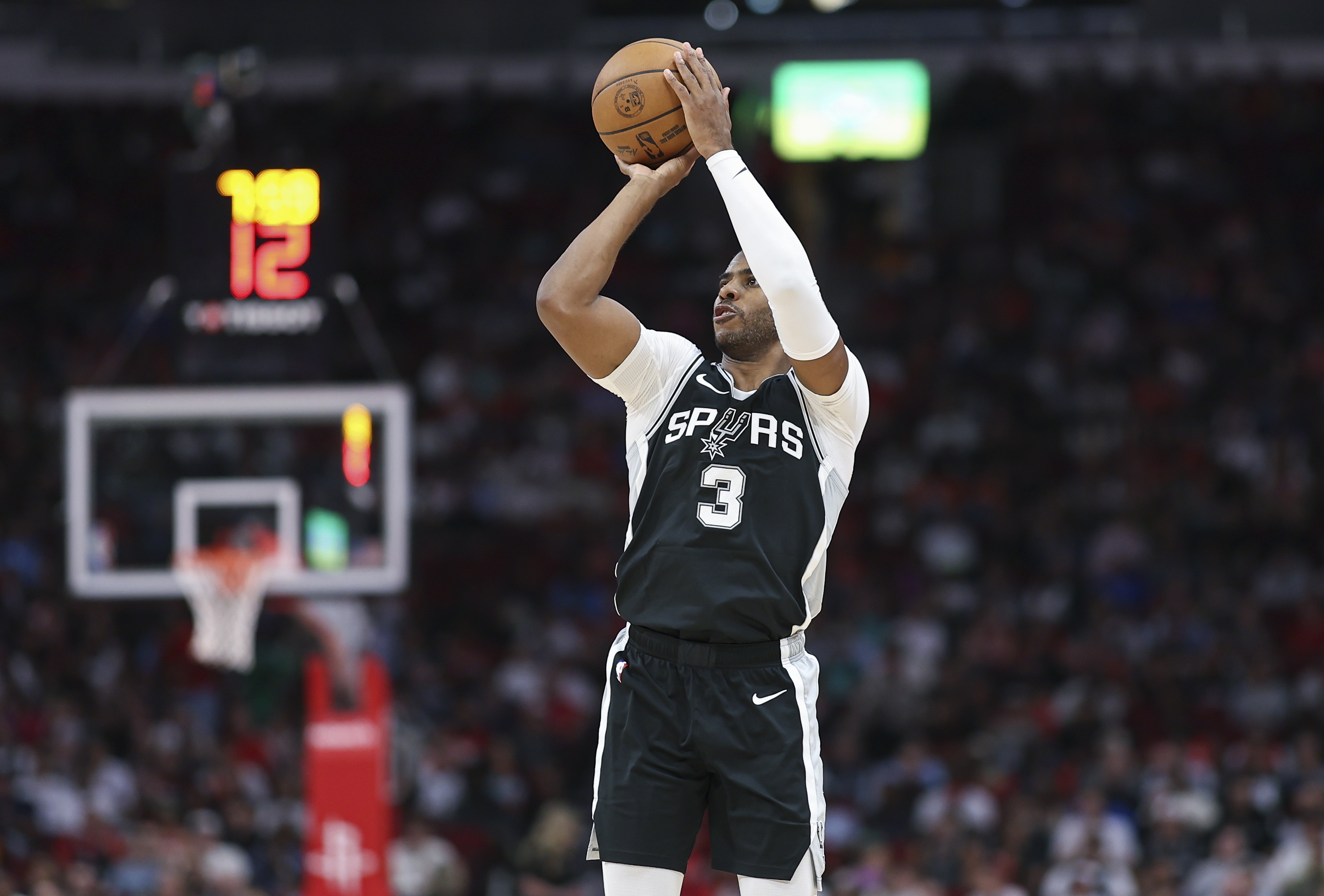 快船胜马刺，哈雷尔26分6篮板