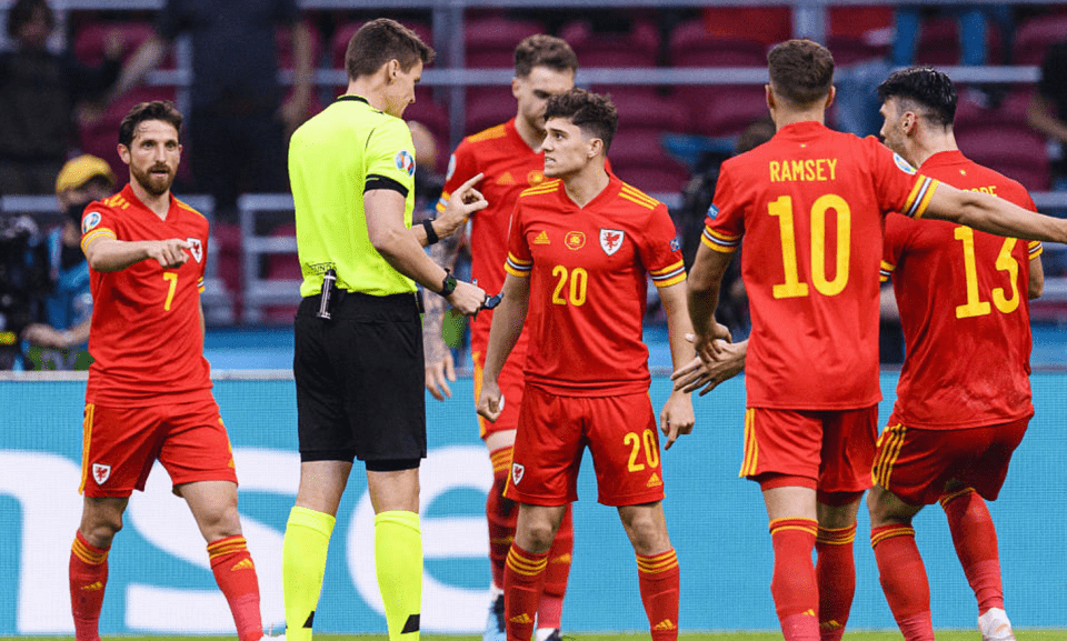 包含丹麦羽毛球队鏖战日本羽毛球队，辛杜统治全场的词条