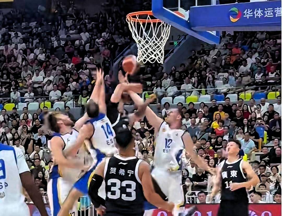 CBA明星选手受伤退赛，引发热议