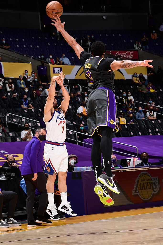 新疆队翻盘深圳队，浓眉哥关键制胜的简单介绍