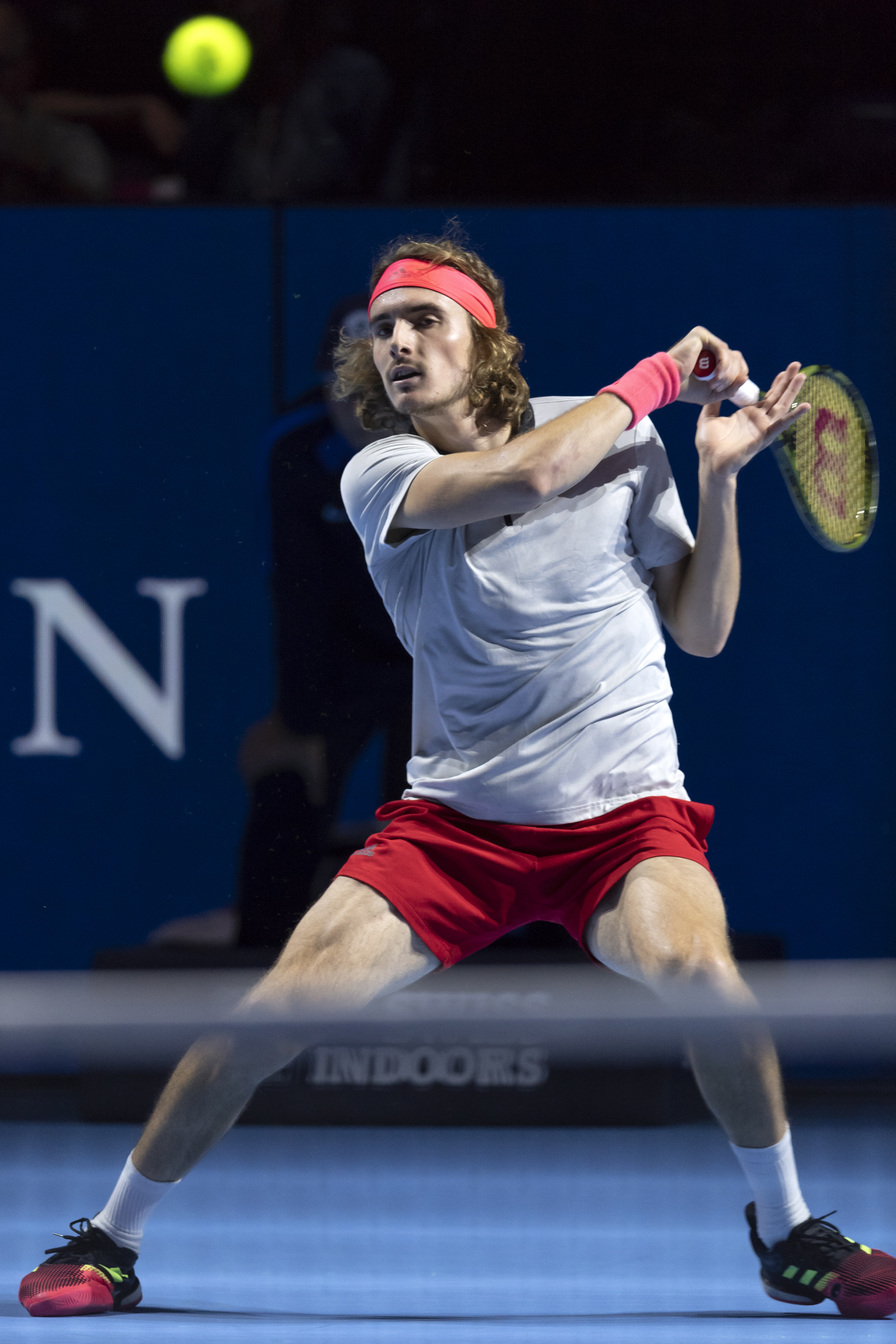 开云体育官方网站-法网翻盘拉沃尔杯，西西帕斯点燃赛场