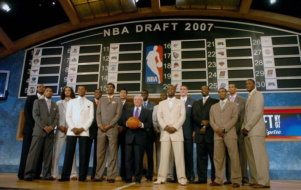 开云体育平台APP-雷霆完胜凯尔特人，易建联惊艳四座