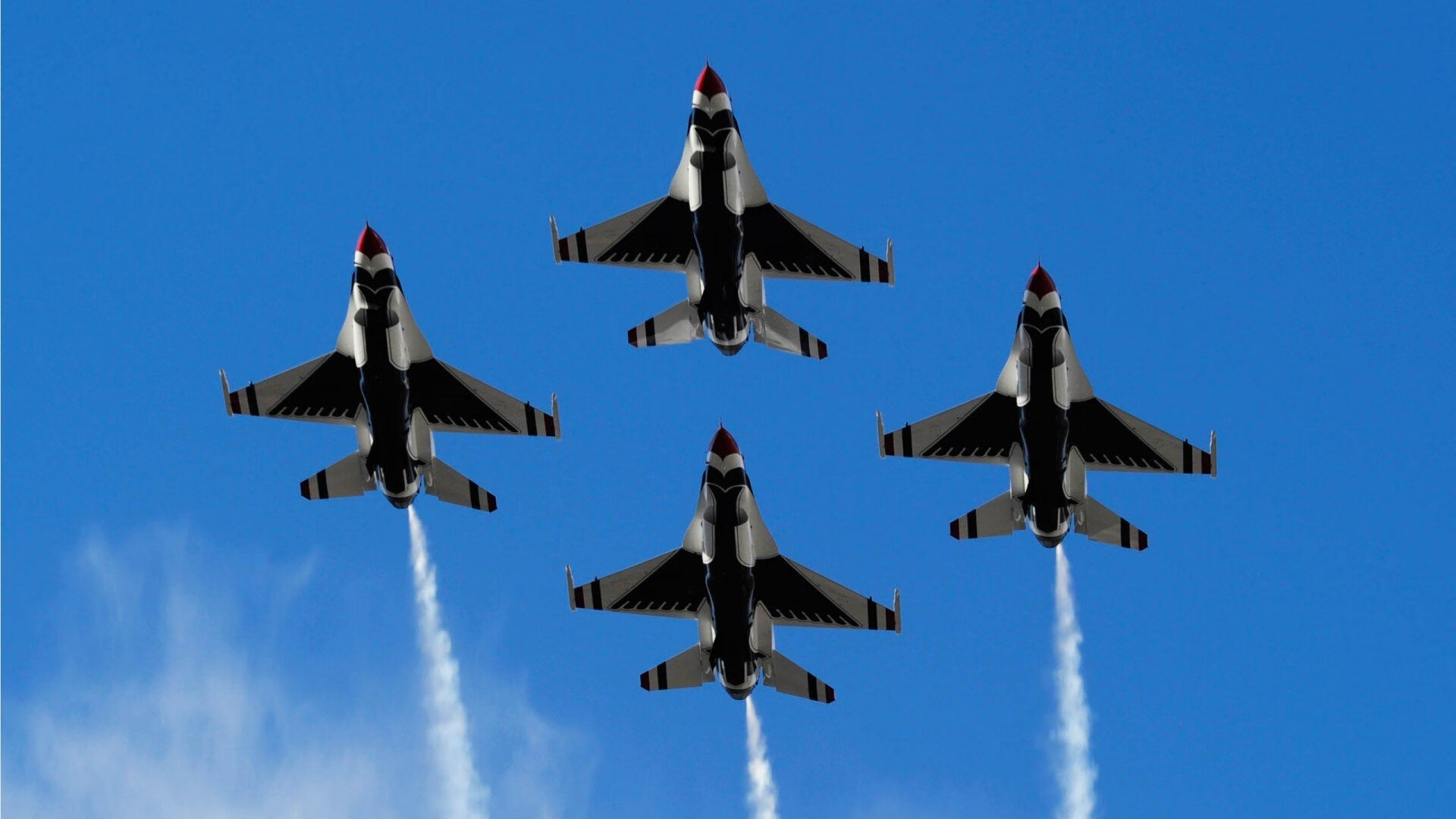 开云体育在线-绿金风暴席卷欧洲，欧冠决赛上演惊天冷门，秘鲁力量正面击溃AC米兰