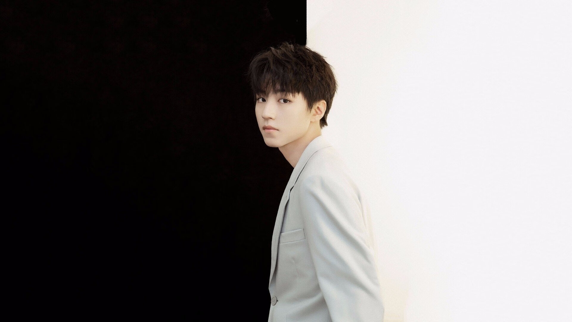 鹈鹕强势晋级公牛，克莱欧冠决赛接管比赛，跨界体育的荣耀时刻