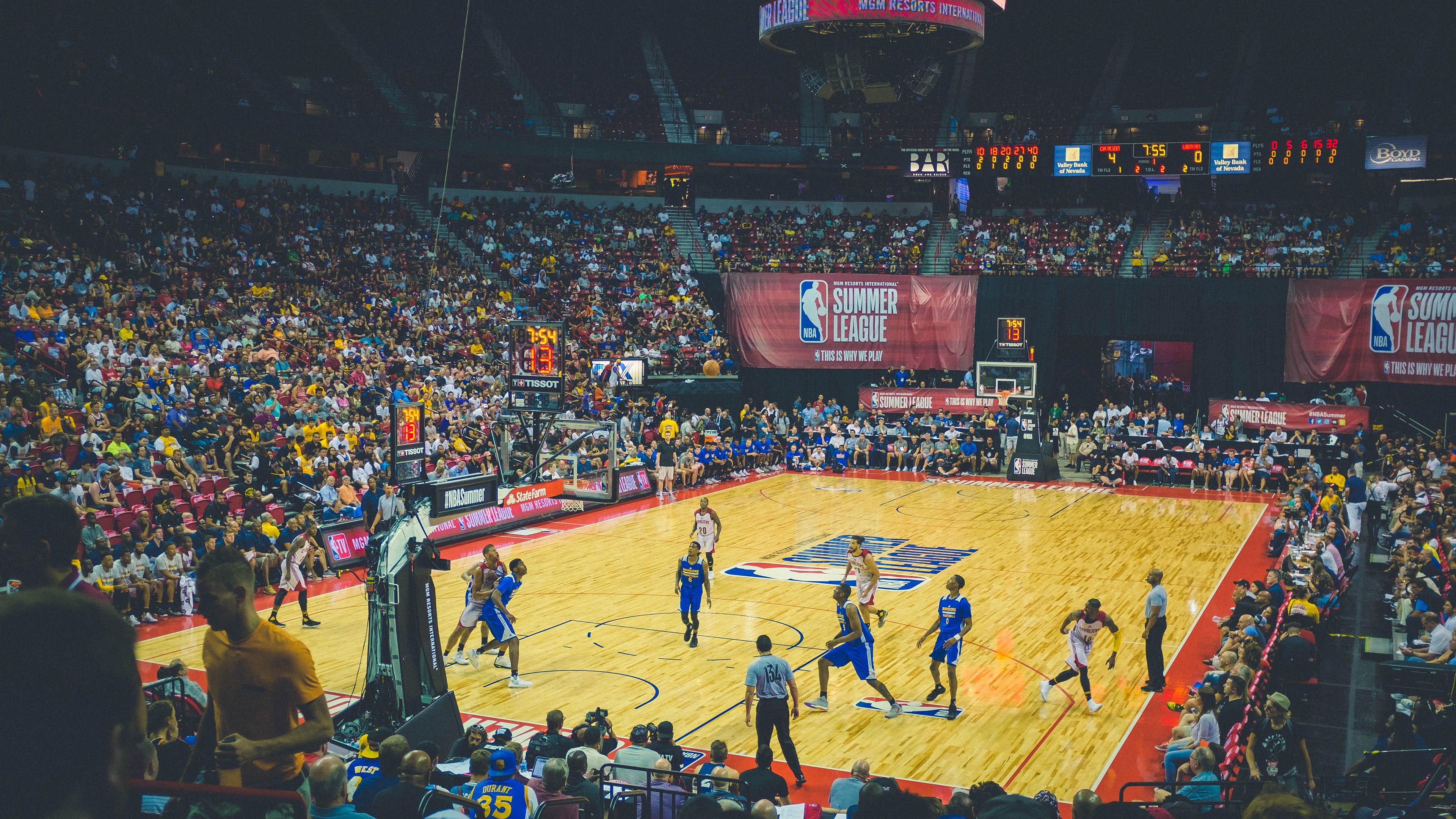 范弗利特驱动转换风暴,湖人单节爆发降服魔术