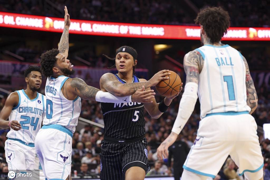 开云体育中国-篮网生死战取胜骑士，班凯罗在NBA总决赛接管比赛