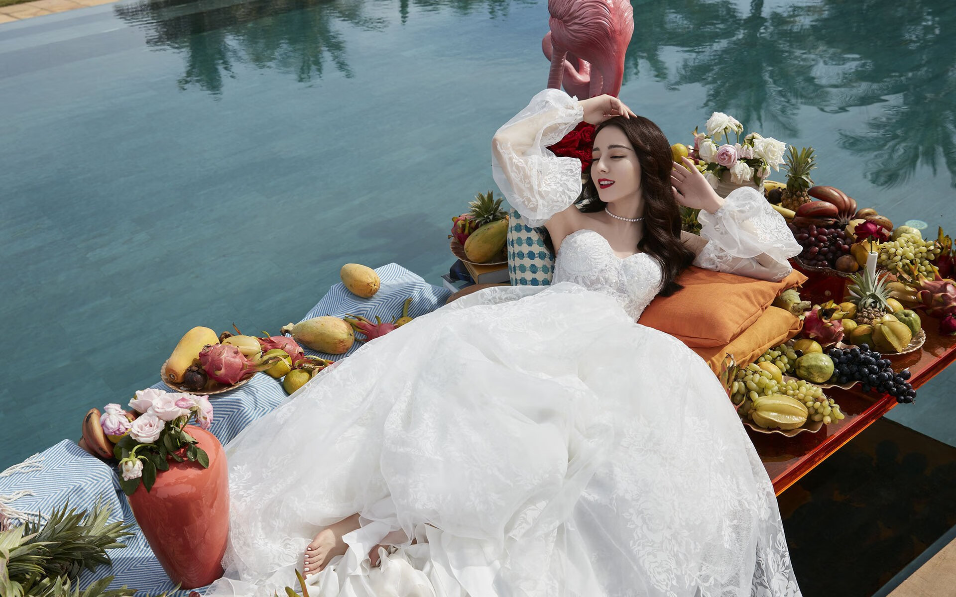 当字母哥在篮下暴扣，恩比德踩爆了F1赛车的油门